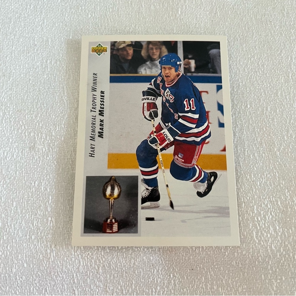 437 Mark Messier hockey card hart trophy winner